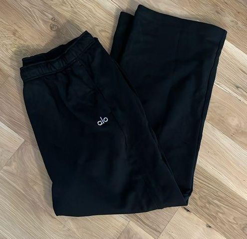 Accolade Sweatpant - Black  Matching sweat set, Alo, Bold jackets