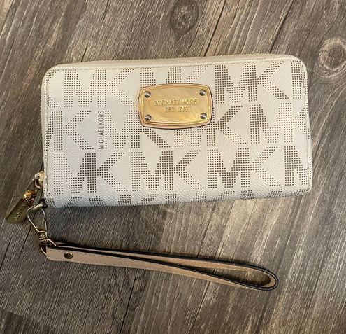 Michael Kors sale: Save 60% on designer purses, wallets and more