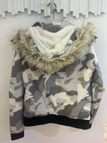 Hollister All Weather Camo Jacket Gray Size M - $35 (61% Off Retail) - From  Mika