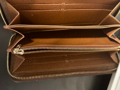 Louis Vuitton Zippy Orgnaizer Wallet Monogram SP5102 BROKEN ZIPPER Brown -  $115 (82% Off Retail) - From Sabrina