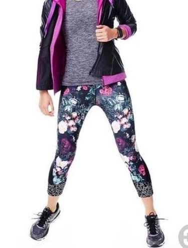 Athleta Floral Relay 2.0 Capri Leggings in Black Orchid Size XS - $30 -  From Kameryn