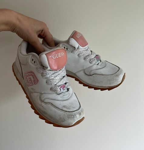 Frugtbar Merchandiser Let at forstå Guess Pink White Y2K Sneakers Size 5 - $15 - From Silvana