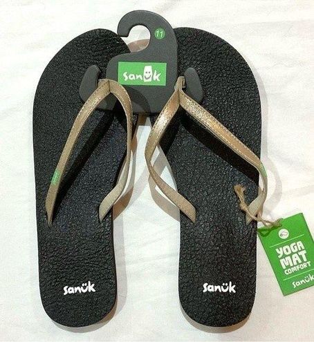 New Sanuk Yoga Spree Comfy Flip Flops Sandals Women's Size 11. Metallic 