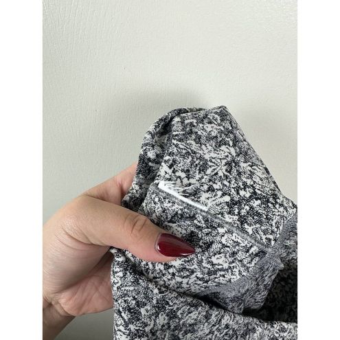 Athleta Salutation Stash Pocket II Textured 7/8 Tight Black Grey White Sz  Large - $31 - From Xochipilli