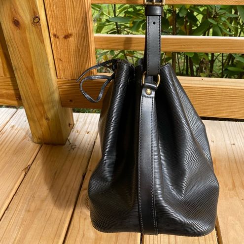Louis Vuitton Authentic Noe Epi Leather shoulder bucket bag black gold -  $990 (63% Off Retail) - From Viktori
