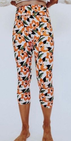 Simple Addiction Orange Floral Blossom Pattern Capri Leggings Size
