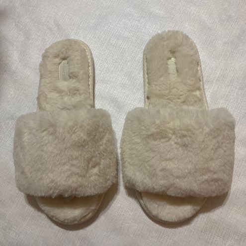 SKIMS Slippers White Size 5 - $40 - From Ali