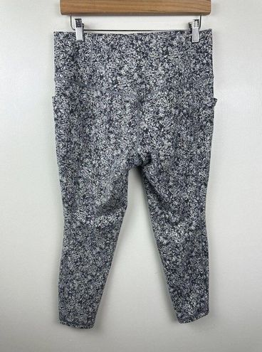 Athleta Salutation Stash Pocket II Textured 7/8 Tight Black Grey White Sz  Large - $31 - From Xochipilli