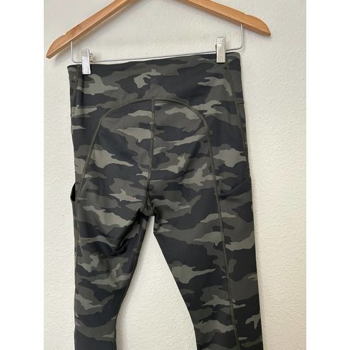 Athleta Women's Size Medium Ultimate 7/8 Tight Camo Leggings