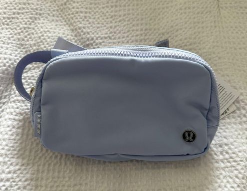 Lululemon Athletica Everywhere Belt Bag Pastel Blue (PSLB) : :  Clothing, Shoes & Accessories