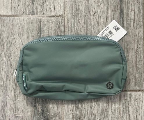 Lululemon Multi- Pocket Belt bag in Everglade Green