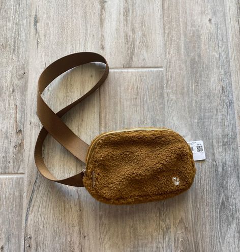 Bum Belt Sherpa Bag in Burnt Caramel - Luna Boutique