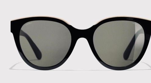 Sunglasses Chanel Black in Plastic - 35325797