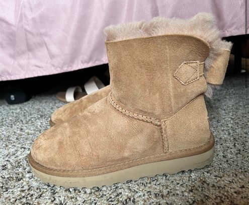 UGG Naveah Shearling Bow Boots Tan Size 5 - $150 (45% Off