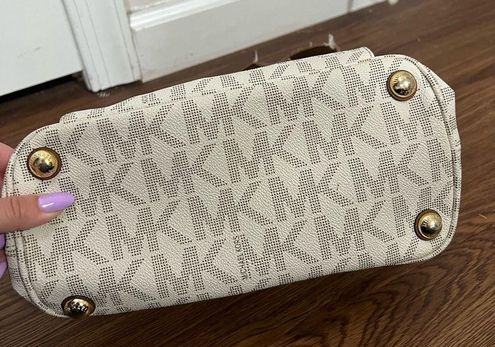 Michael Kors White Jet Set Snap Pocket Tote Bag - $44 - From Goldy