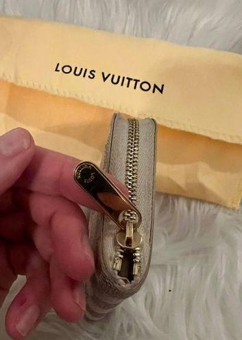 Cloth wallet Louis Vuitton White in Cloth - 29969706