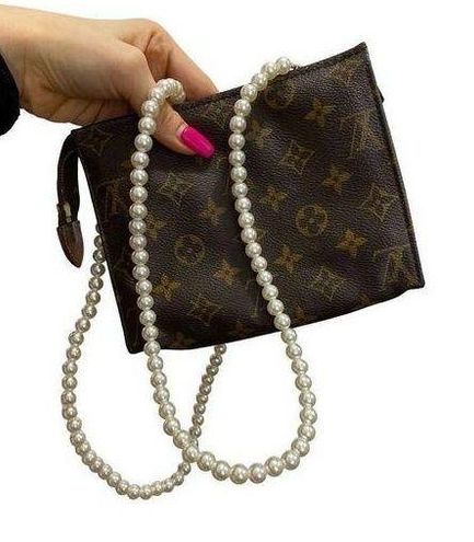 WHAT'S IN MY LOUIS VUITTON TOILETRY 19 BAG