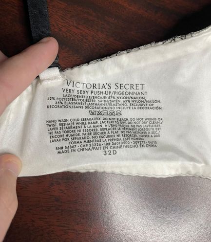 Victoria's Secret Very Sexy Push-Up Lace Bra Size 32D White - $13