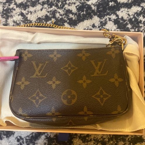 Louis Vuitton 2022 Christmas Pouch Shoulder Bag - $1147 New With Tags -  From Kaka