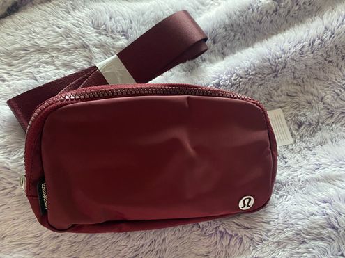 Lululemon Everywhere Belt Bag Red Merlot, Red Merlot, Everywhere Belt Bag :  : Clothing, Shoes & Accessories