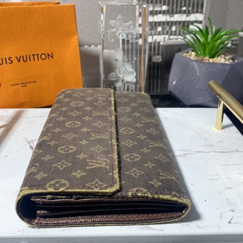 Louis Vuitton Authentic Mini Lin Sarah Wallet - $299 - From Vonna