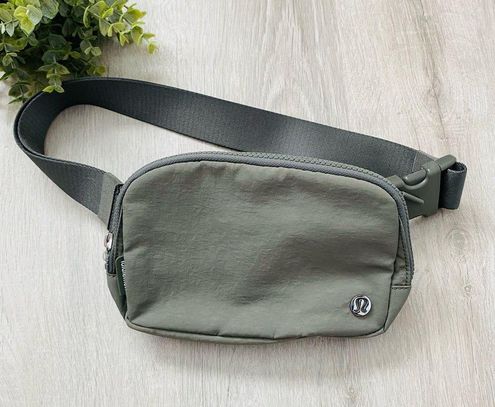 Lululemon Everywhere Belt Bag 1L - Grey Sage