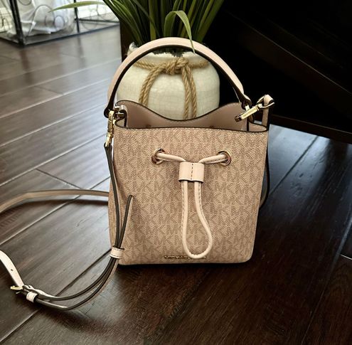 New Michael Kors Suri Small Bucket Crossbody bag Logo Coated Canvas Ballet