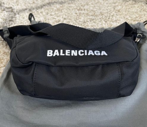 Balenciaga Black Wheel Logo Sling Nylon Cloth ref.790716 - Joli Closet