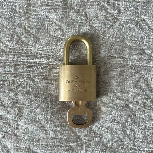 LOUIS VUITTON Brass Lock and Key Set 300943