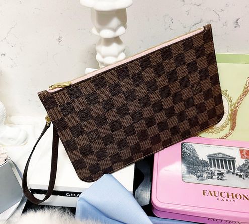 Louis Vuitton Damier Ebene Neverfull Pochette