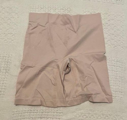 Vanity Fair Radiant light smoothing slip short shaper large 7 BC 4632 - $25  New With Tags - From Patricia