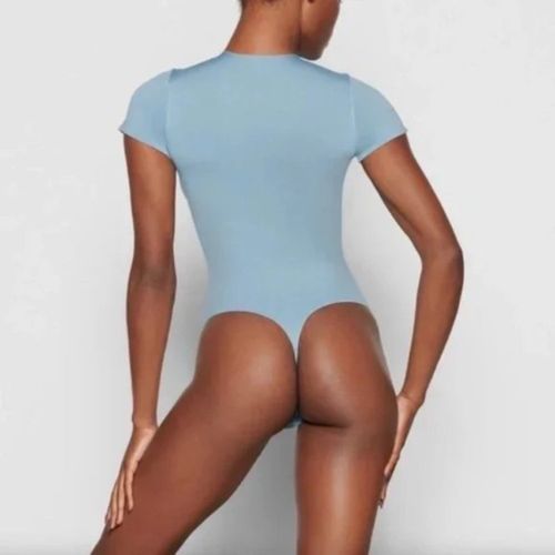 SKIMS Essential T-Shirt Thong Bodysuit in Arctic Size 4X/5X - $31 - From  Dina