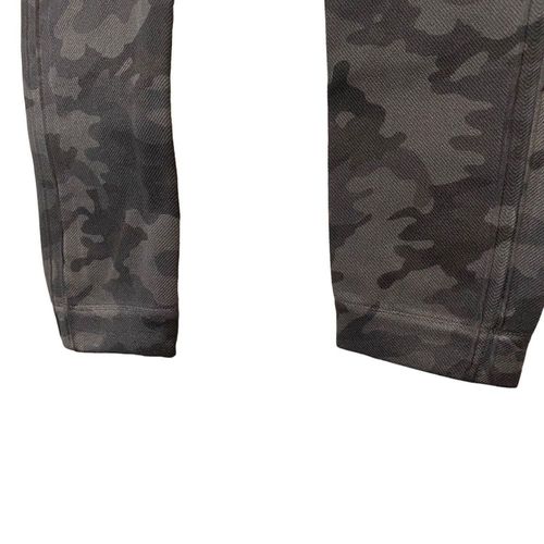 Spanx NWT Lamn Leggings Cropped Length, Grey/Sage Camo Print, size