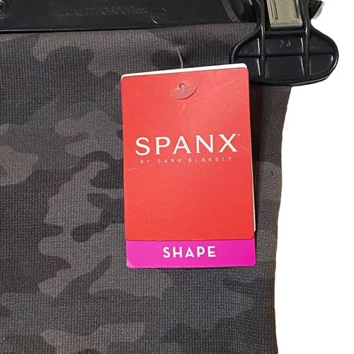 Spanx NWT Lamn Leggings Cropped Length, Grey/Sage Camo Print, size XS‎ -  $40 New With Tags - From Teri