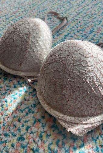 Victoria's Secret lace Bombshell Plunge bra Tan Size 32 D - $15