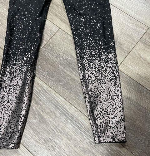 Beyond Yoga alloy metallic black ombre leggings small celebrity jennifer  lopez - $46 - From Snob