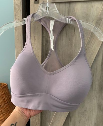 Lululemon Athletica Enlite bra lilac quartz clasp back sports bra