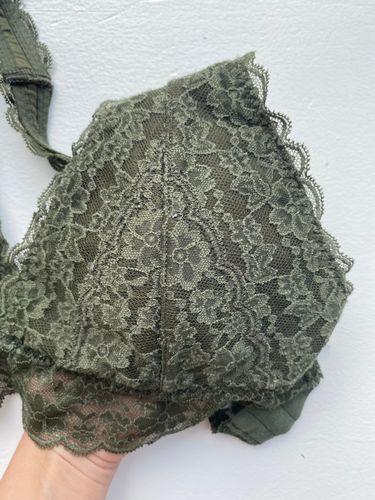 Gilly Hicks Green Lace Halter Bralette Size M - $10 (68% Off Retail) - From  Rebecca