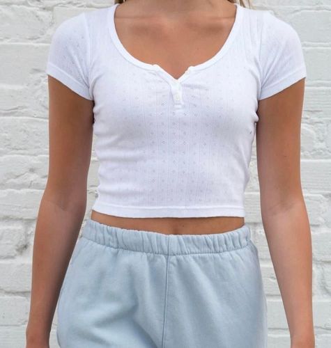 Brandy Melville White Ribbed Zelly Top worn by Finn (Olivia Rouyre