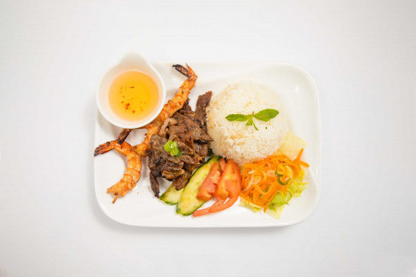 R10. COM THIT TOM NUONG / 烤猪、虾饭