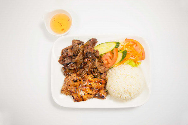 R11. COM GA THIT NUONG / 烤鸡、猪饭