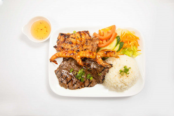 R7. COM GA BO TOM NUONG / 烤鸡、牛、虾饭