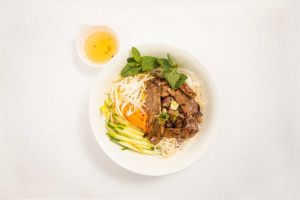 V4. BUN THIT NUONG / 烤猪肉檬