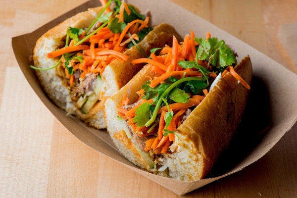 B4. BANH MI BO NUONG / 烤牛肉