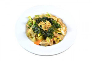 Poulet avec une sauce aux arachides / Chicken with Peanut Sauce
