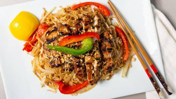 Pad thaï au poulet et légumes / Chicken Vegetable Pad Thai