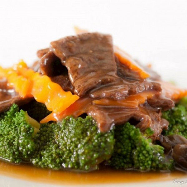 Tranches de "bœuf" et brocoli sauté