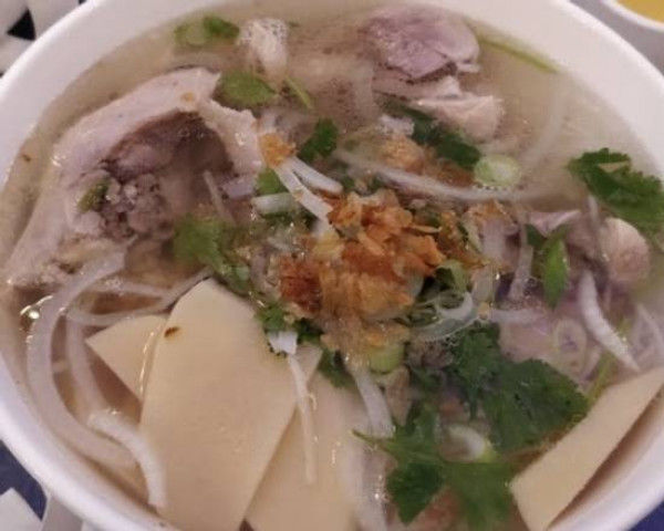 40. Bún măng vịt