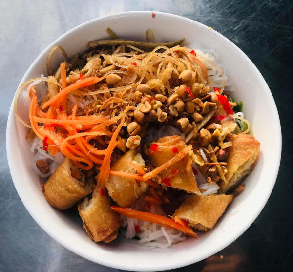 V11. Veggie Spring Rolls combo Vermicelli-素春卷麵湯配蔬菜-Bún Chả Giò Chay