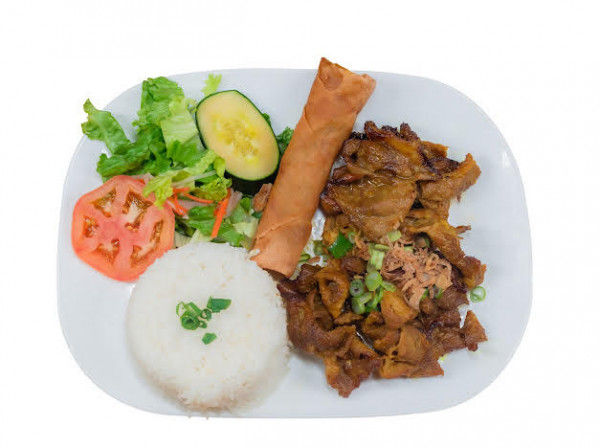R6. Grilled Pork Sliced & Spring Roll Rice -燒豬肉飯同春卷-Cơm Thịt Nướng Chả Giò